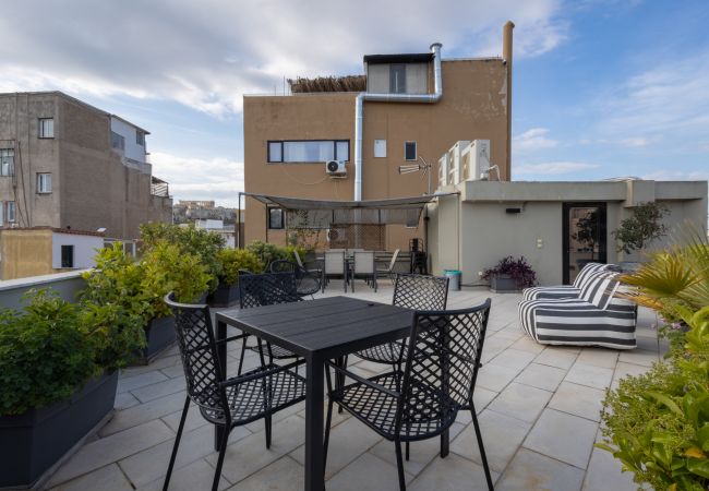 Apartment in Athens - Superb Central Athens Suite with Rooftop – Perfect for 5 Guests, 85sqm Apartment in Athens - Superb Central Athens Suite with Rooftop – Perfect for 5 Guests, 85sqm