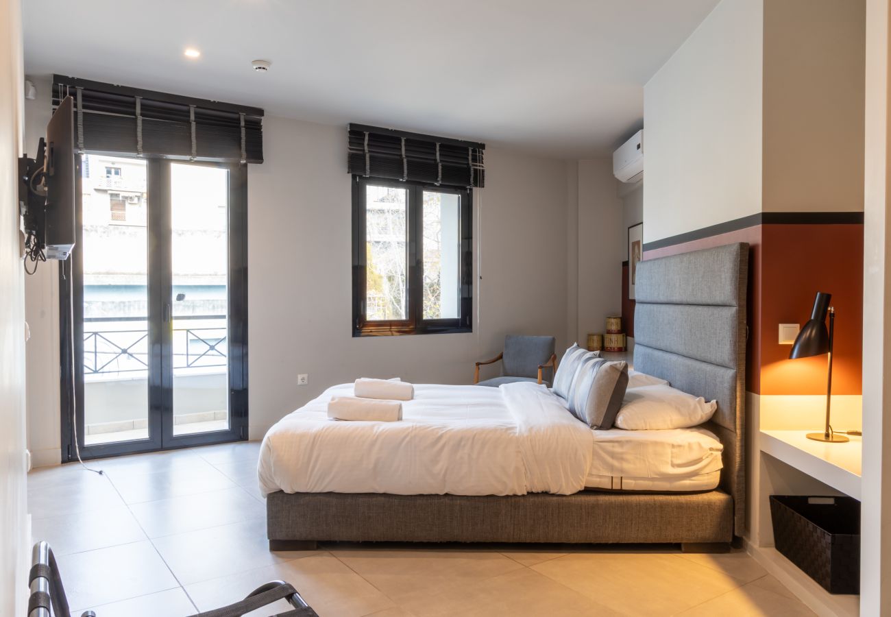 Apartment in Athens - Superb Central Athens Suite with Rooftop – Perfect for 5 Guests, 85sqm