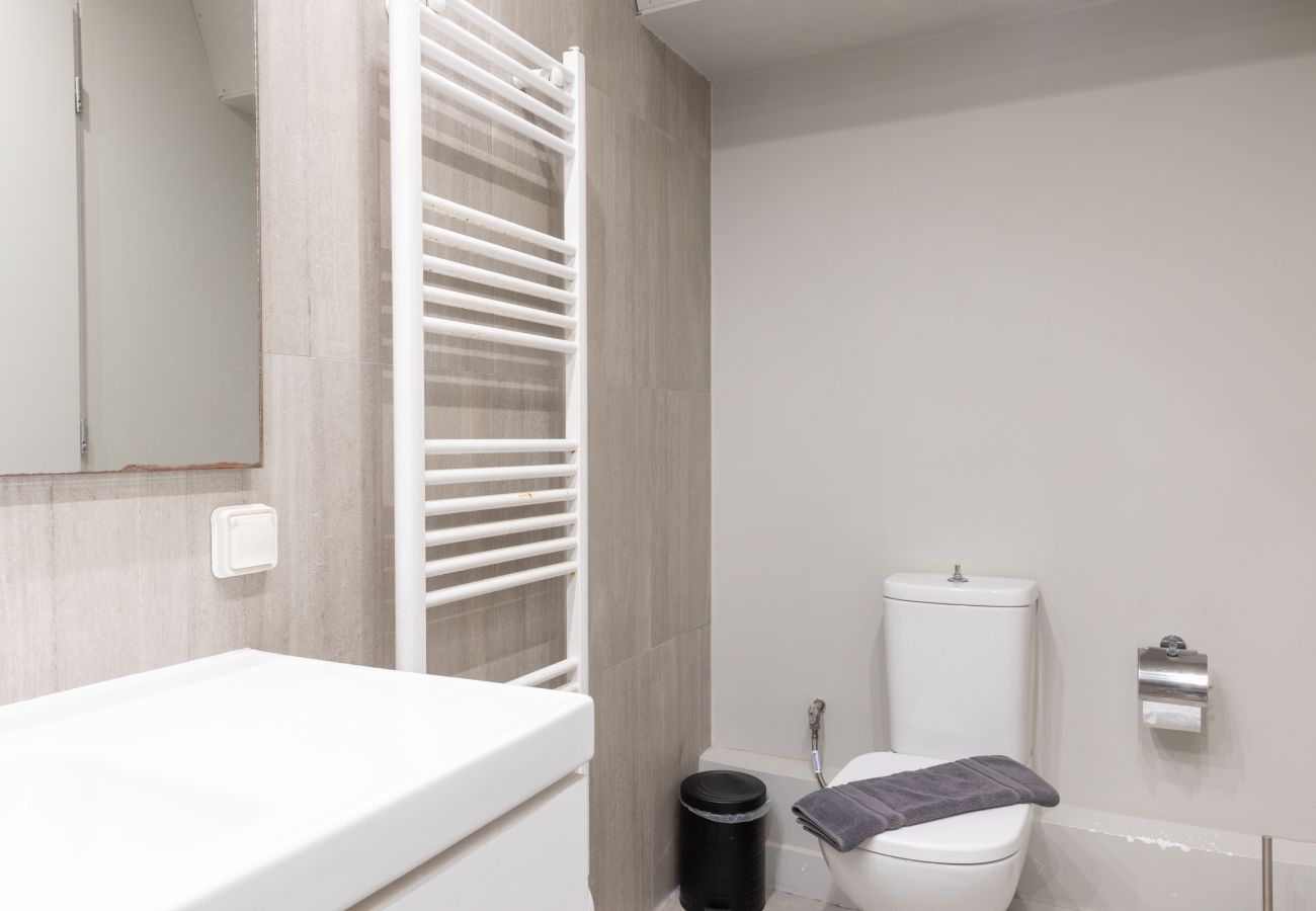 Apartment in Athens - Superb Central Athens Suite with Rooftop – Perfect for 5 Guests, 85sqm