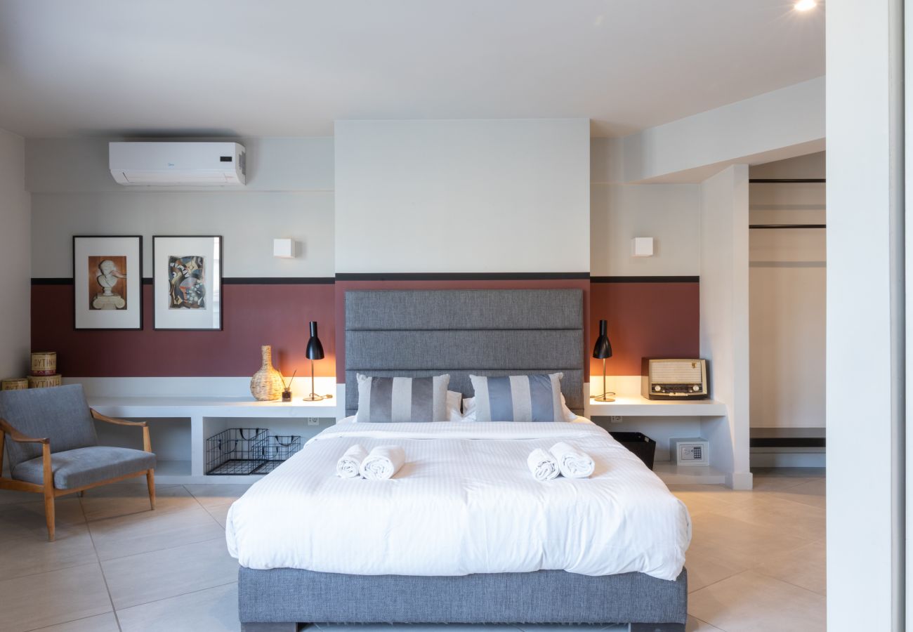Apartment in Athens - Superb Central Athens Suite with Rooftop – Perfect for 5 Guests, 85sqm
