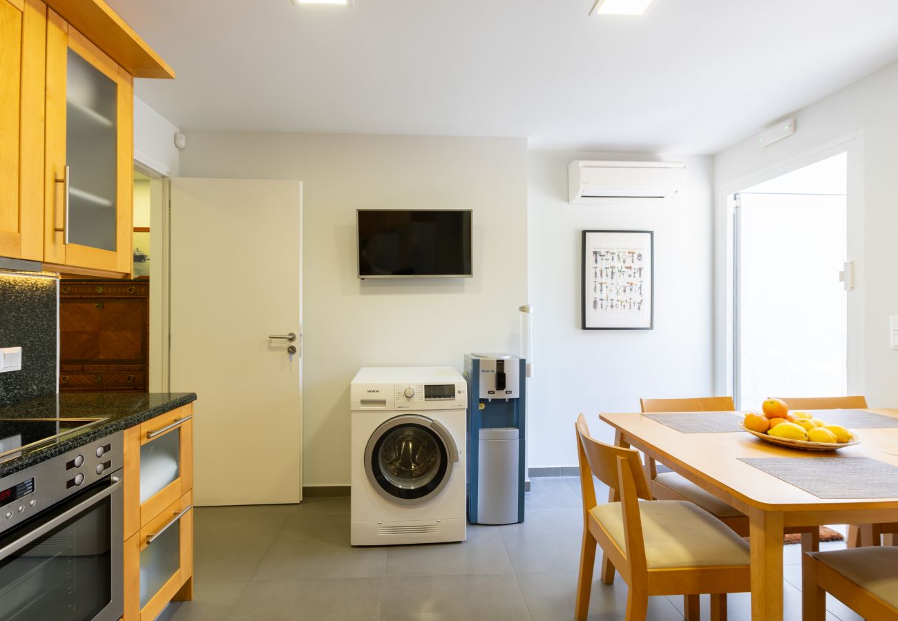 Apartment in Glyfada - Luxury 3-Bedroom House in Central Glyfada