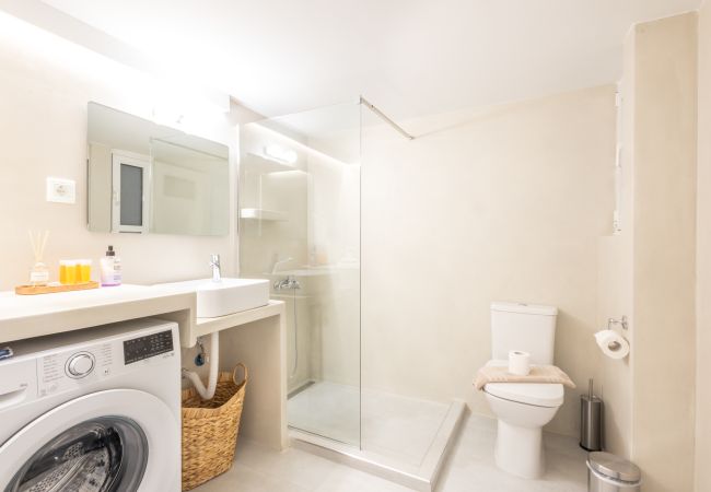 Apartment in Glyfada - Charming Seaside Apartment | Elegant 2BR in Glyfada Apartment in Glyfada - Charming Seaside Apartment | Elegant 2BR in Glyfada