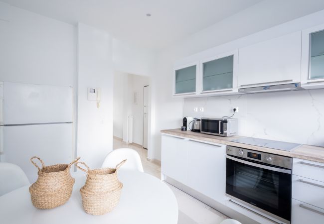 Apartment in Glyfada - Charming Seaside Apartment | Elegant 2BR in Glyfada Apartment in Glyfada - Charming Seaside Apartment | Elegant 2BR in Glyfada