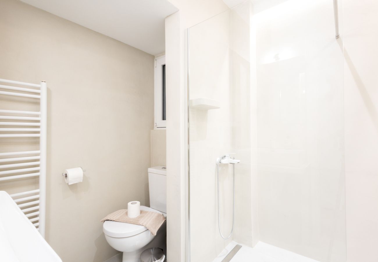 Apartment in Glyfada - Charming Seaside Apartment | Elegant 2BR in Glyfada
