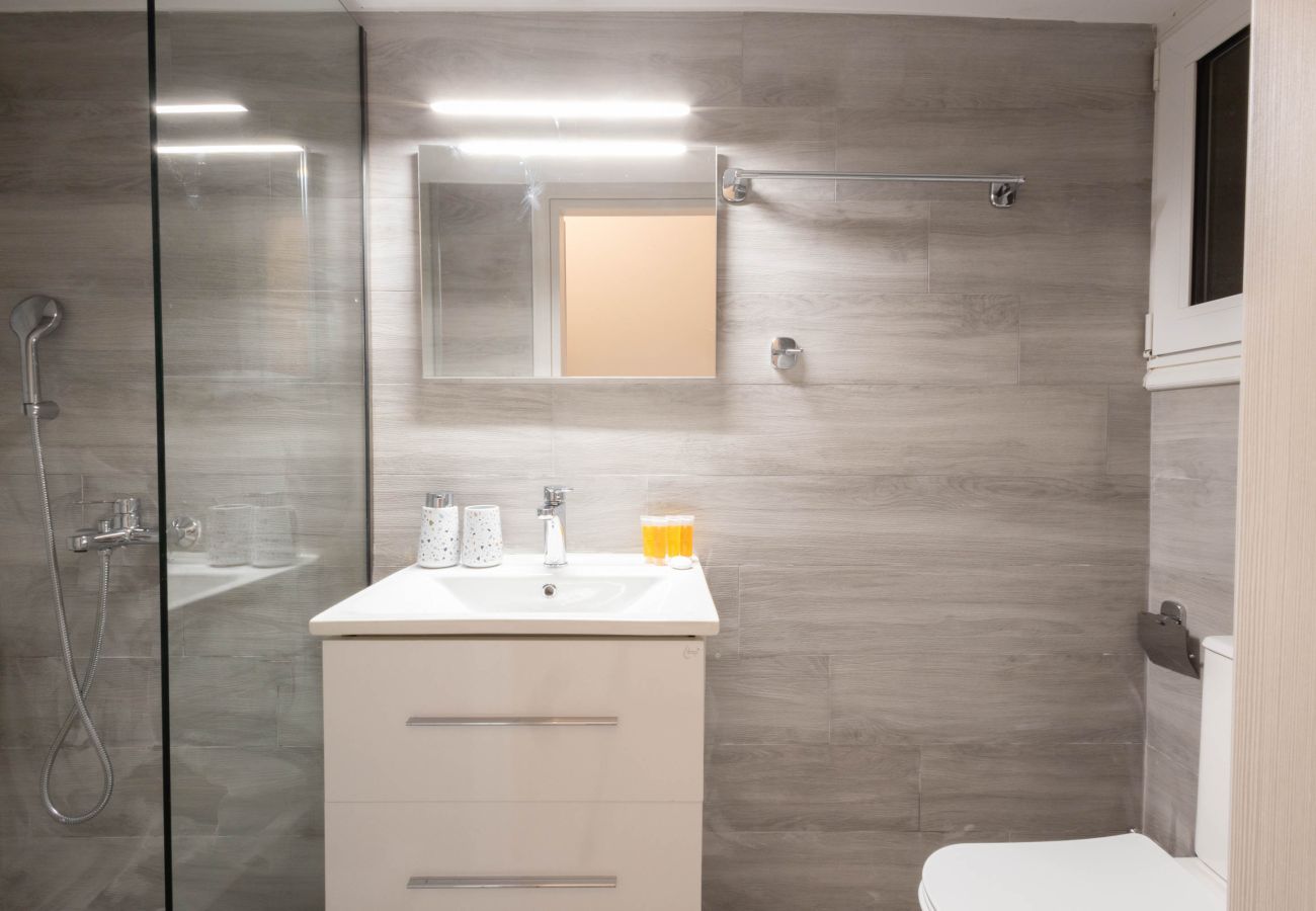 Apartment in Athens - Sunlit Serenity: Cozy 1bdrm Escape in Athens