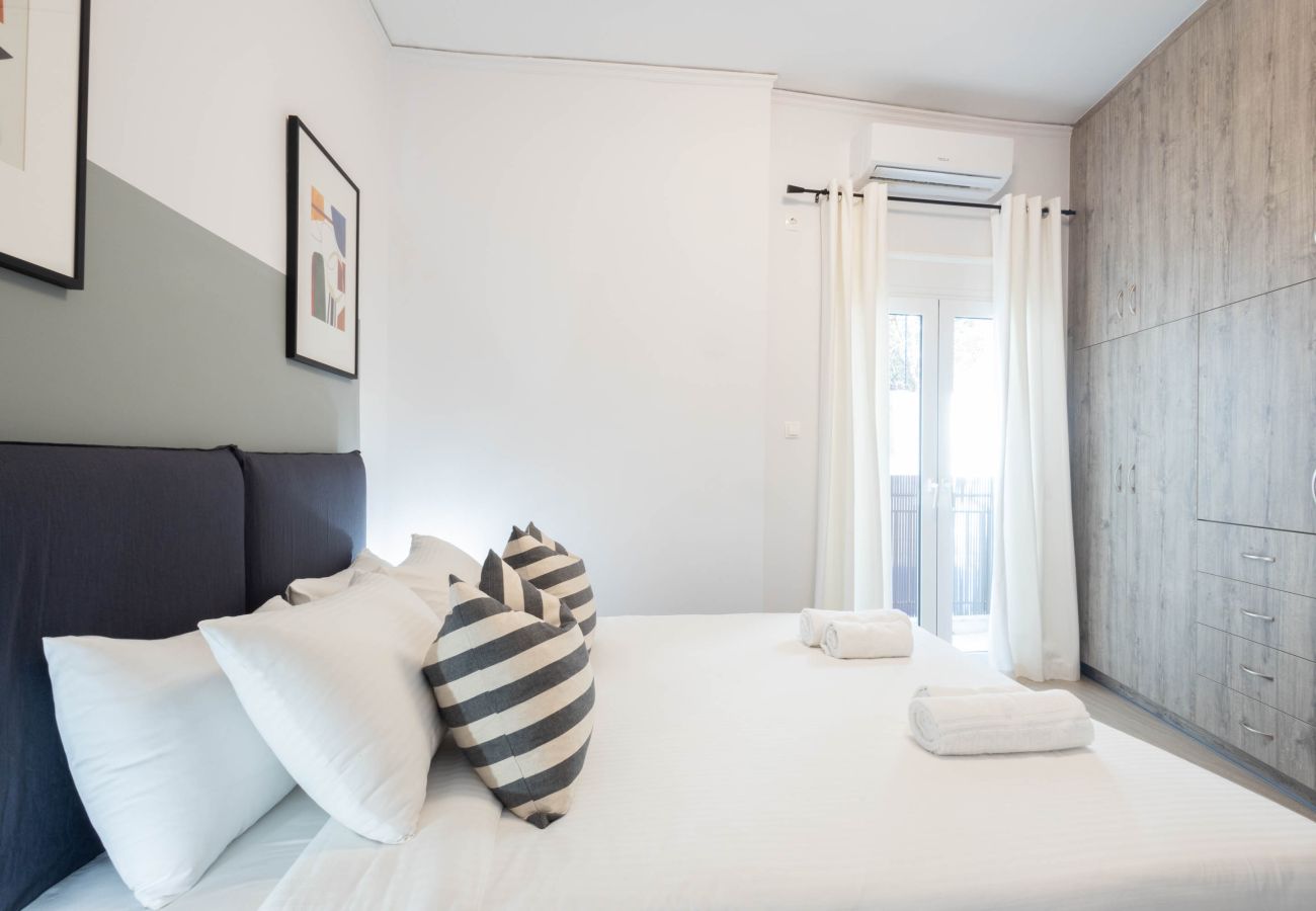 Apartment in Athens - Sunlit Serenity: Cozy 1bdrm Escape in Athens
