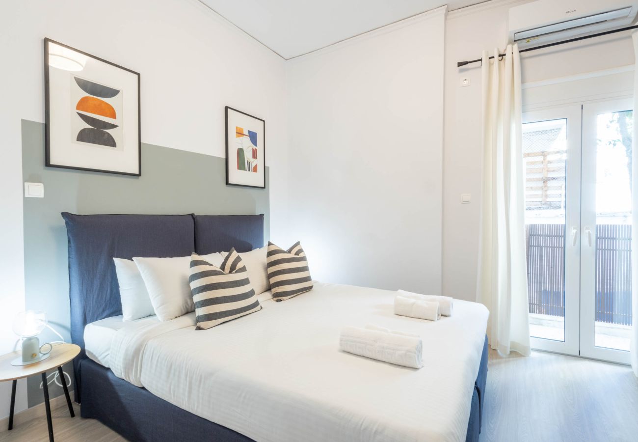 Apartment in Athens - Sunlit Serenity: Cozy 1bdrm Escape in Athens