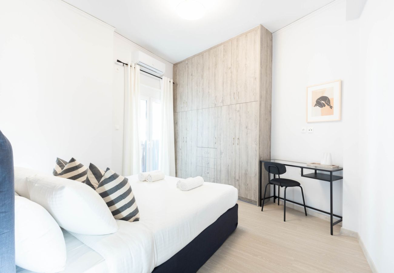 Apartment in Athens - Sunlit Serenity: Cozy 1bdrm Escape in Athens