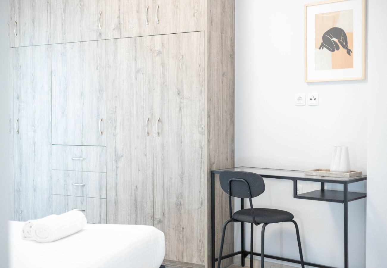 Apartment in Athens - Sunlit Serenity: Cozy 1bdrm Escape in Athens