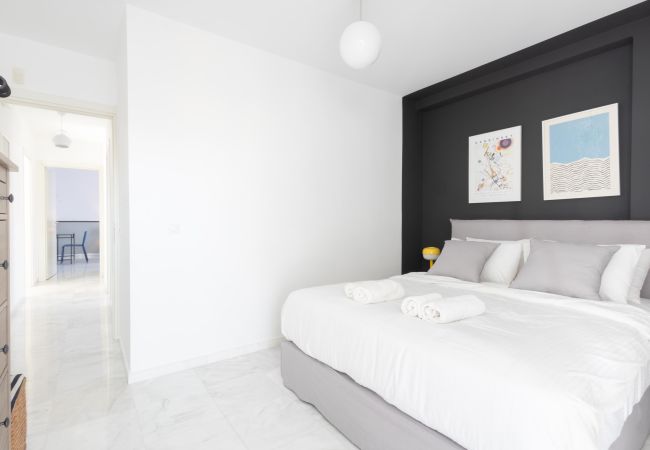 Apartment in Alimos - Elegant Coastal Haven: Fully Renovated 3-Bedroom Apartment Apartment in Alimos - Elegant Coastal Haven: Fully Renovated 3-Bedroom Apartment