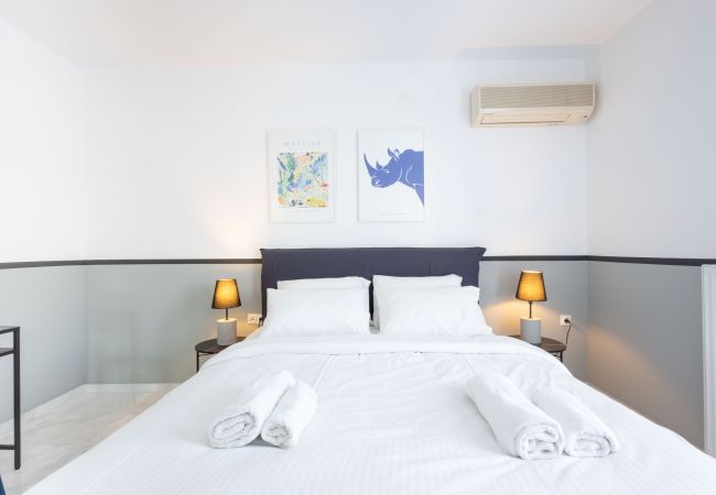 Apartment in Alimos - Elegant Coastal Haven: Fully Renovated 3-Bedroom Apartment Apartment in Alimos - Elegant Coastal Haven: Fully Renovated 3-Bedroom Apartment