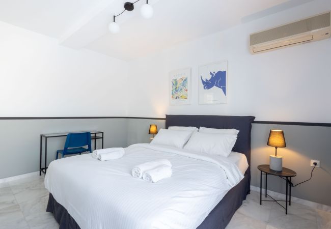 Apartment in Alimos - Elegant Coastal Haven: Fully Renovated 3-Bedroom Apartment Apartment in Alimos - Elegant Coastal Haven: Fully Renovated 3-Bedroom Apartment