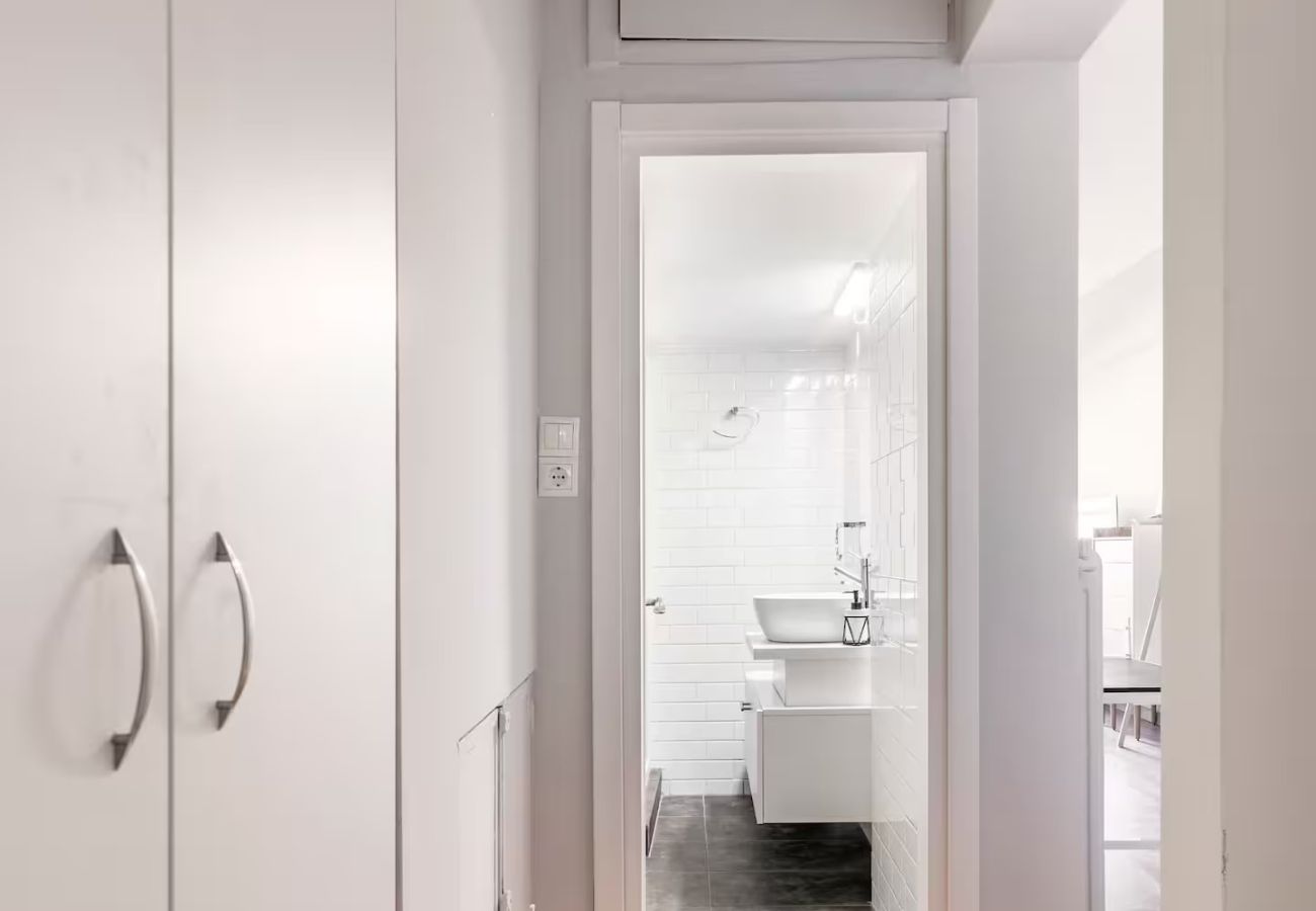Apartment in Athens - Athenian Entertainment & Relaxation Hub