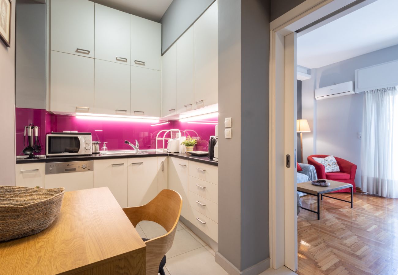 Apartment in Athens - Charming Retreat Below the Acropolis