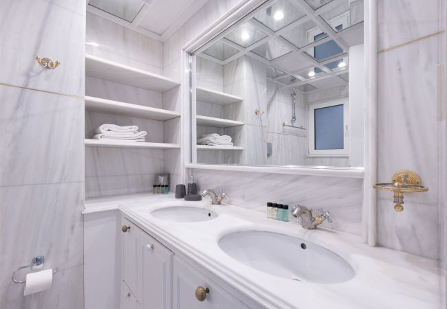 Apartment in Athens - Massive 2-Apartment Combo | Unbeatable Acropolis Views | Sleeps 9 Apartment in Athens - Massive 2-Apartment Combo | Unbeatable Acropolis Views | Sleeps 9