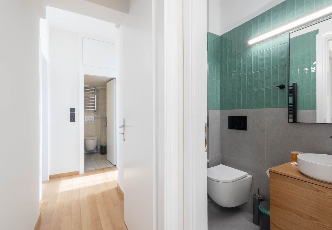 Apartment in Athens - Acropolis Sky Retreat | Jacuzzi & 3BR Maisonette